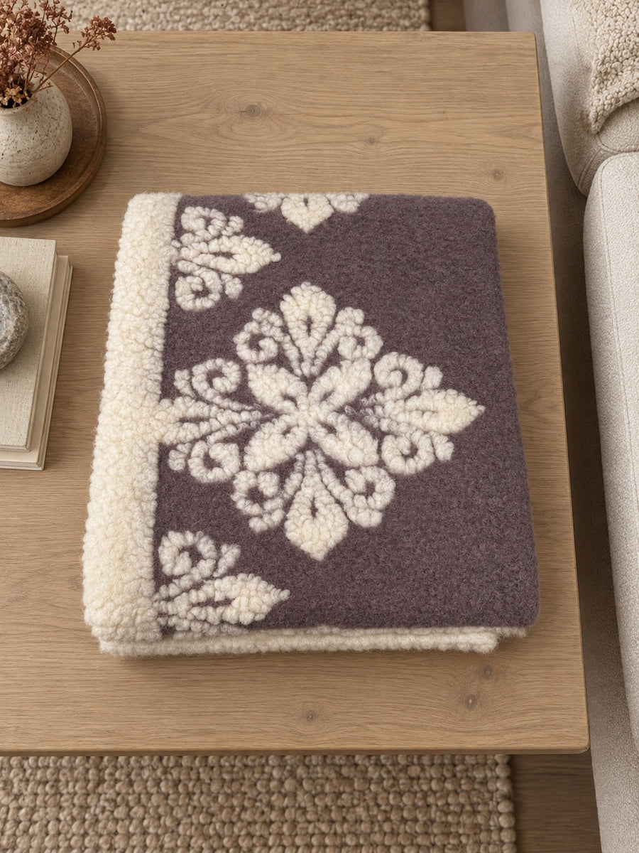 Fleur de Lis · Taupe — Piegato dall’alto catalogo